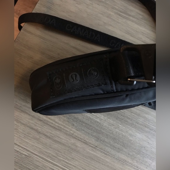LULULEMON Black Crossbody Bag - Picture 4 of 5